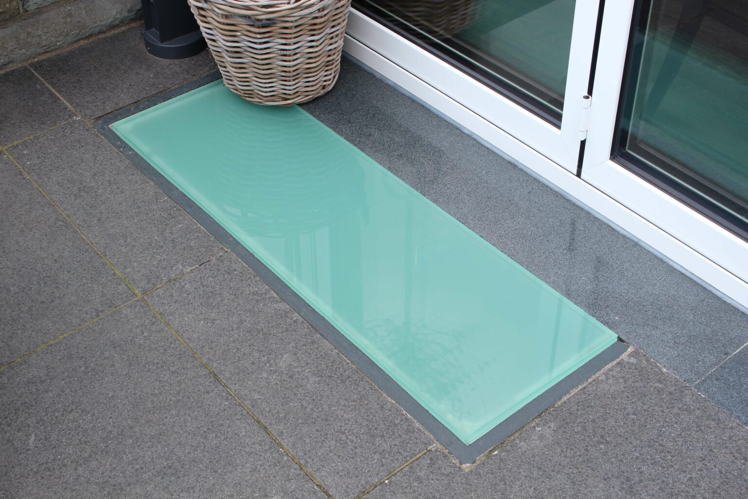 Glas in Tür einsetzen Kosten So kalkulieren Sie die Ausgaben